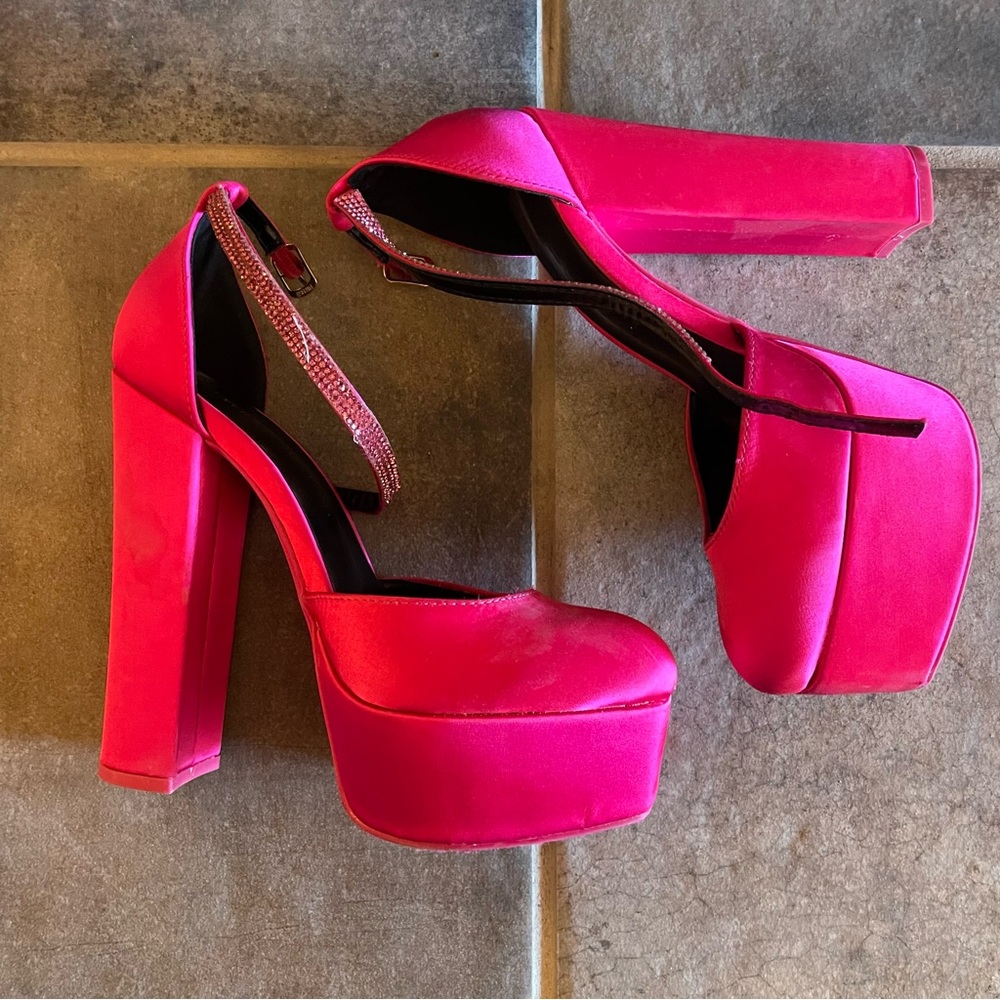 Wild Diva Lounge: Hot Pink Platform Heels